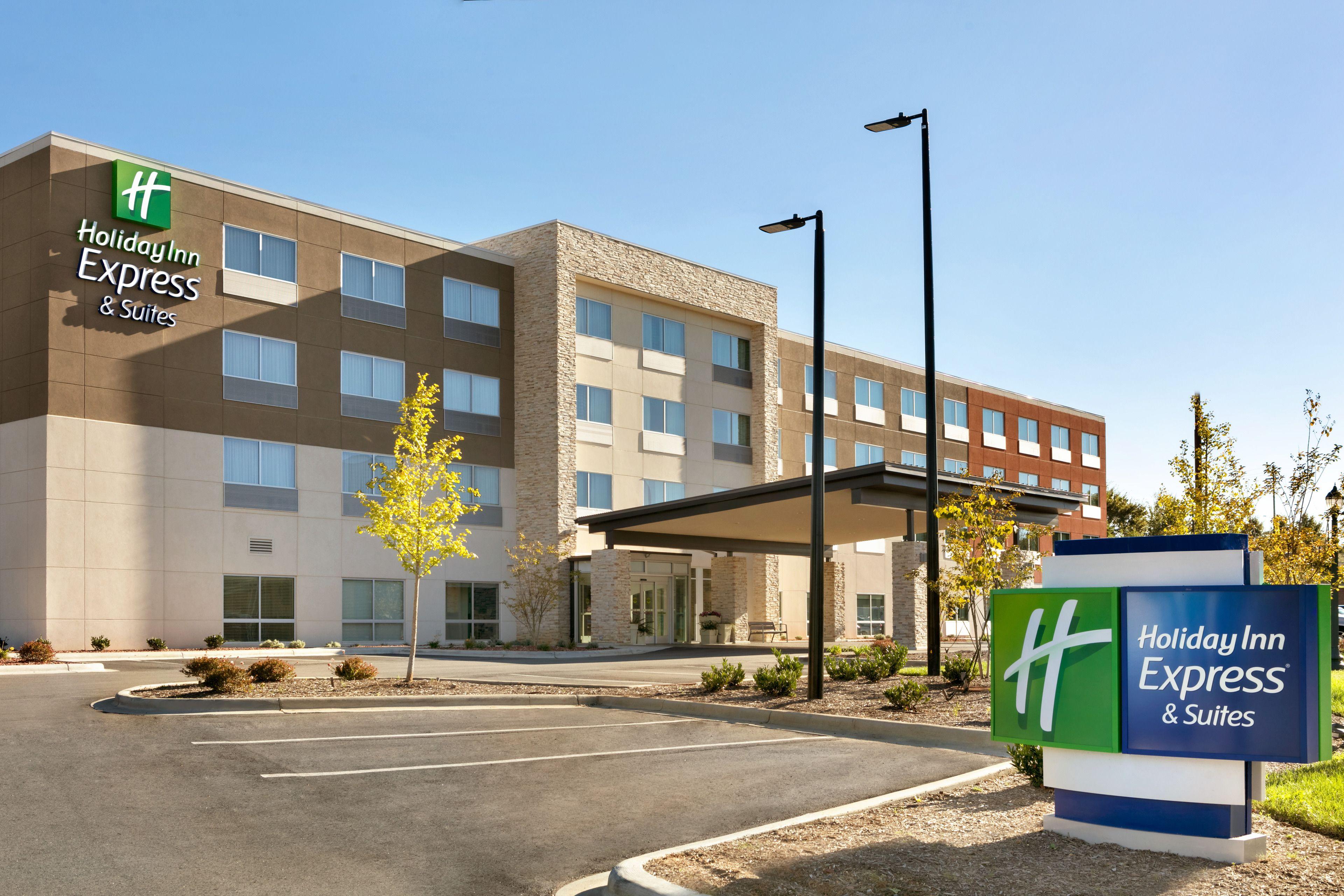 Where to Stay in North Carolina: 5 Best Holiday Inn Express Hotels