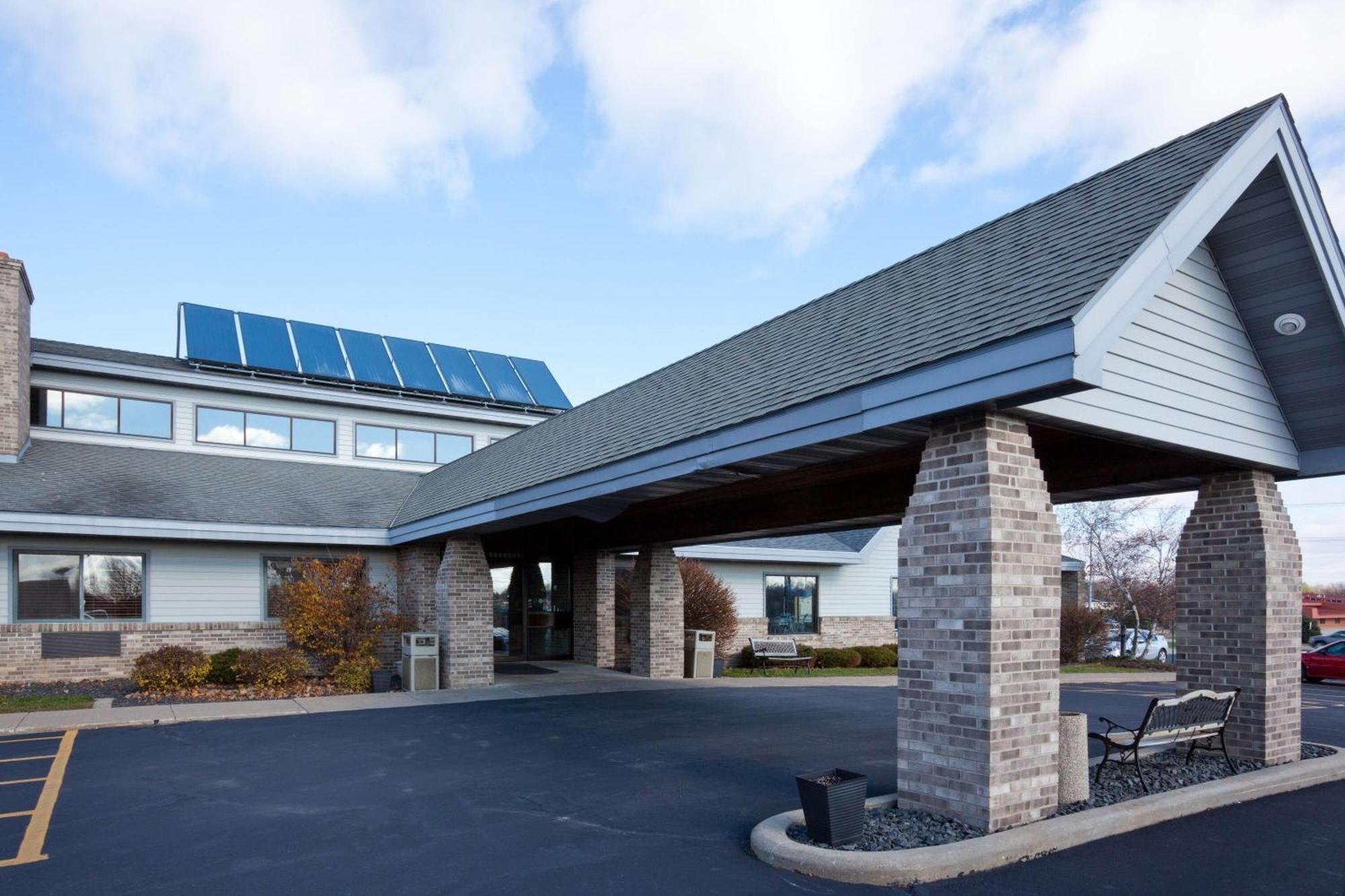 15 Midwest Hotels That Actually Work for Solo Travelers