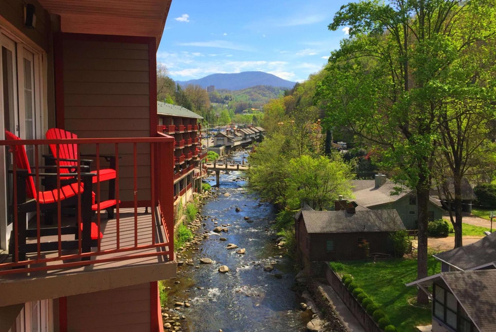 15 Central Hotels Near Great Smoky Mountains for Easy Park Access