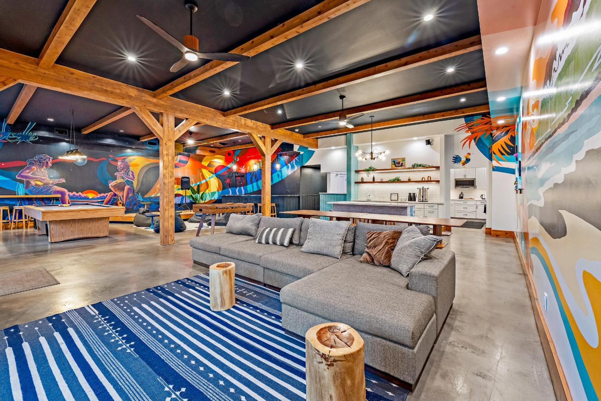 6 Hawaii Hotels Where the Staff Makes the Difference