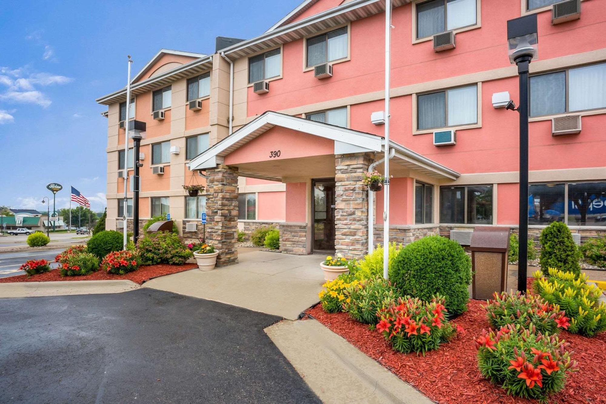 4 Smart Business Hotels Near Mount Mercy University Worth Booking