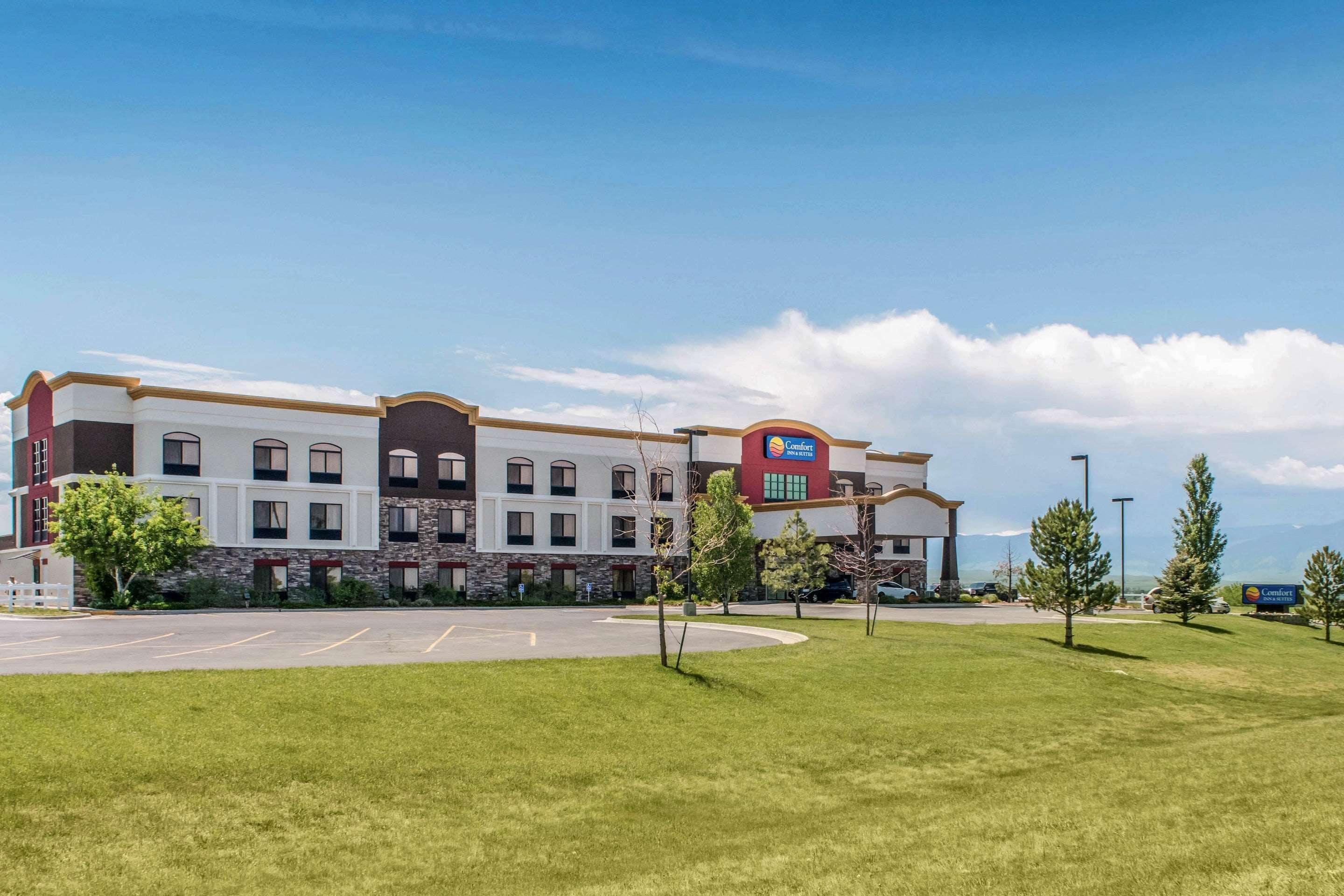 Staying Near Bighorn National Forest: 5 Golf Hotels Compared