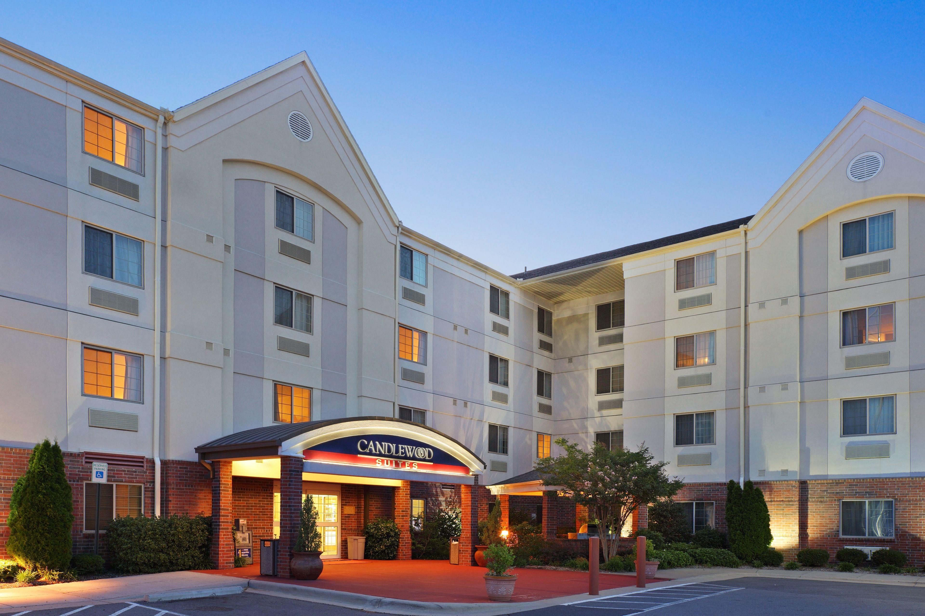 Staying Near the U of A Planetarium: 5 Business Hotels Compared