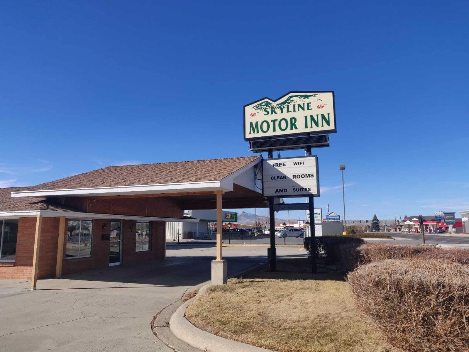 4 Central Hotels Near Cody Dug Up Gun Museum Worth Booking