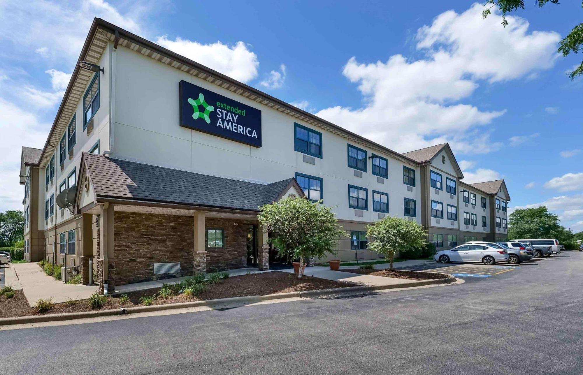 2 Golf Hotels Near Univ-IL Specialized Care in Darien