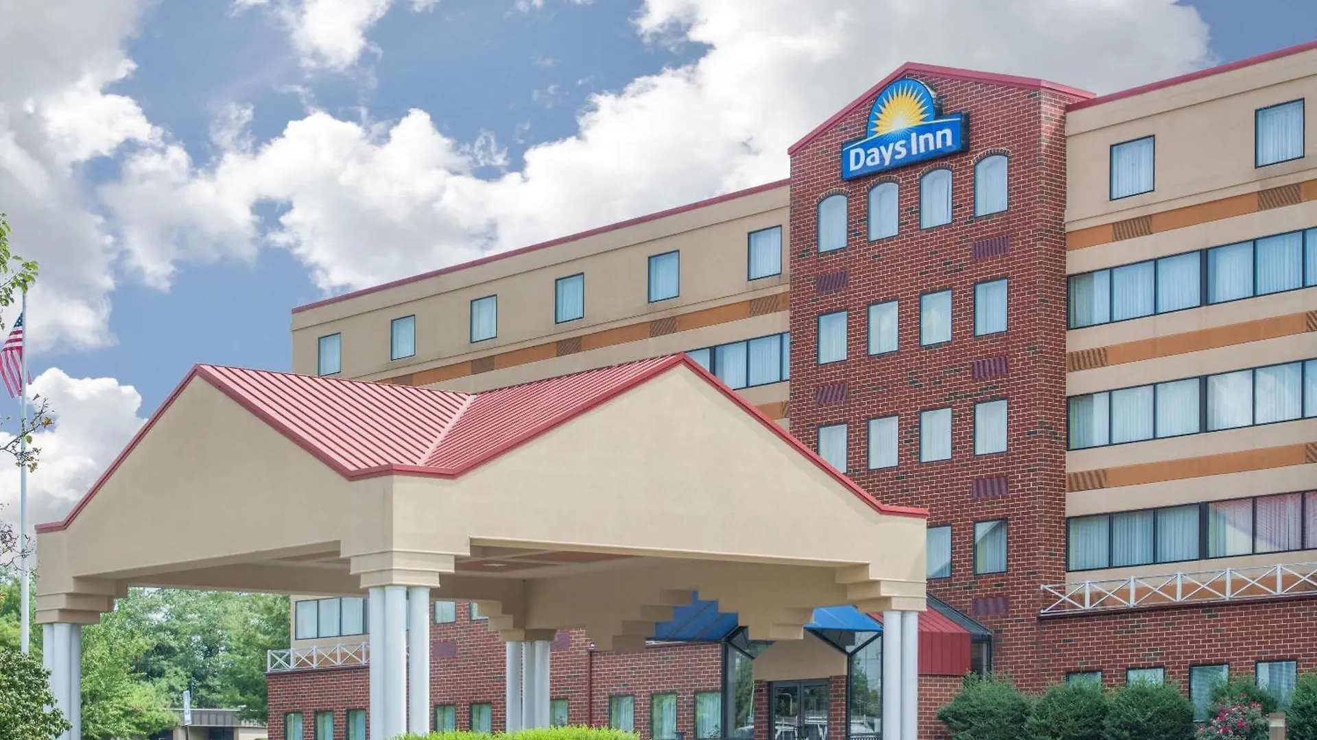 4 Historical Hotels Near High Water Mark That Deliver