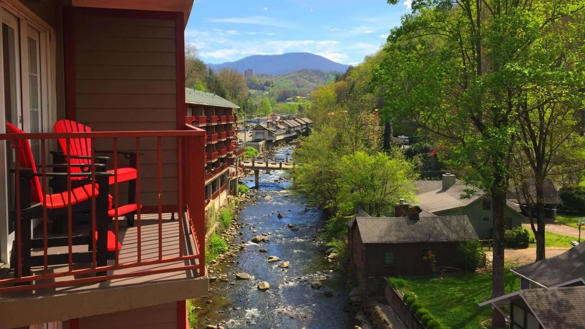 15 Central Hotels Near Great Smoky Mountains for Easy Park Access