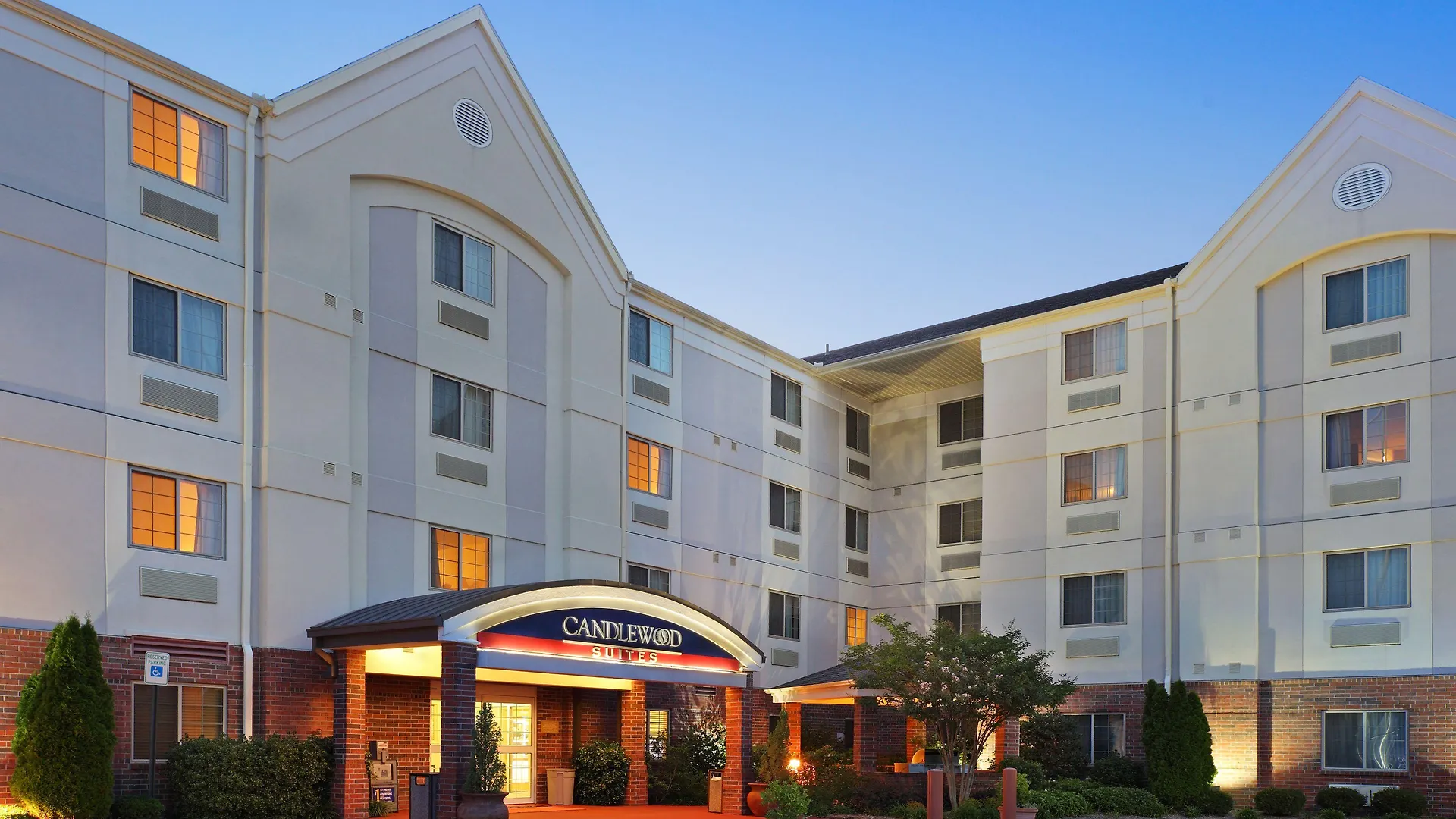Staying Near the U of A Planetarium: 5 Business Hotels Compared