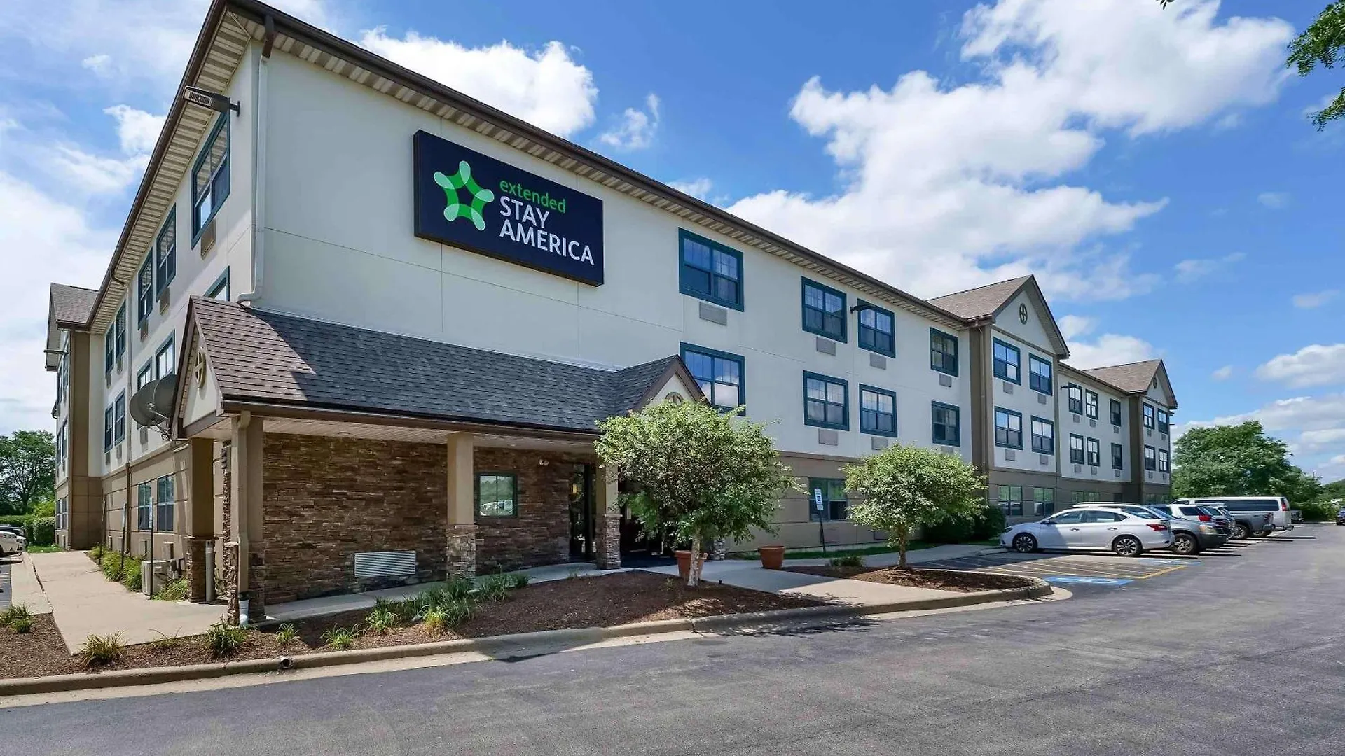 2 Golf Hotels Near Univ-IL Specialized Care in Darien