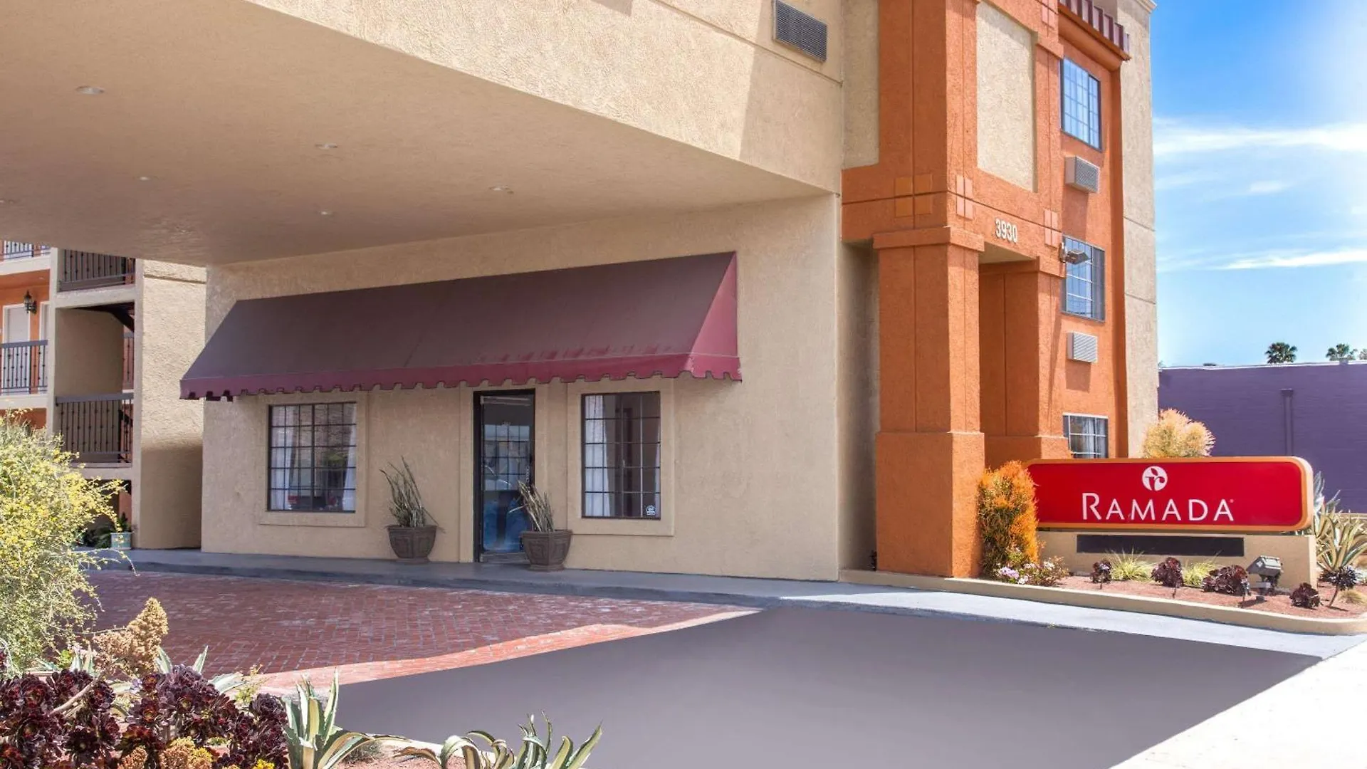 15 Business Hotels Near Sony Pictures Studios for Easy Access