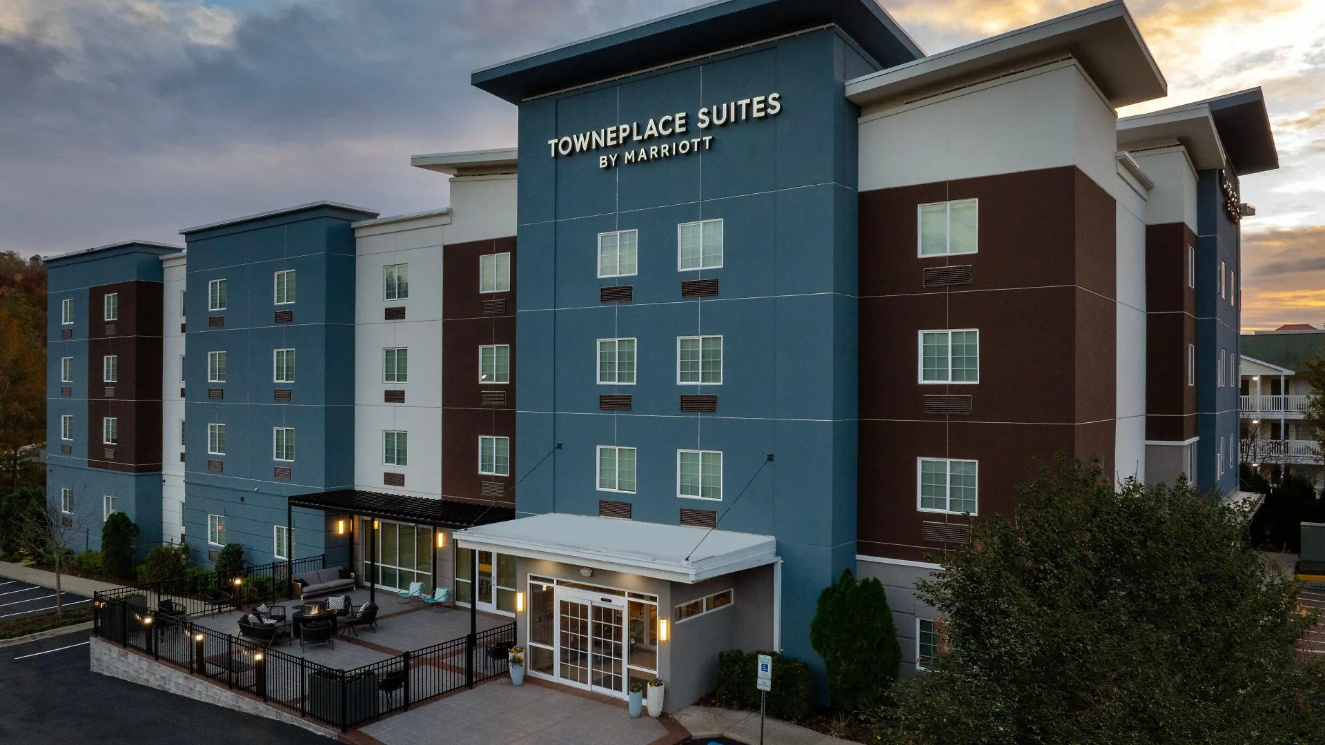 Staying Near The Summit: 15 Business Hotels Compared