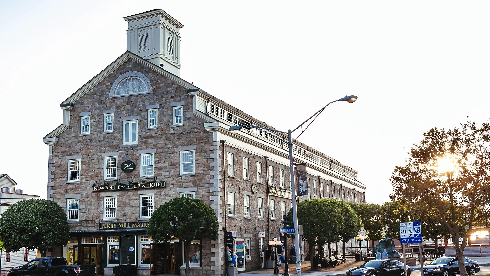 13 Central Newport Hotels Close to the Tennis Hall of Fame