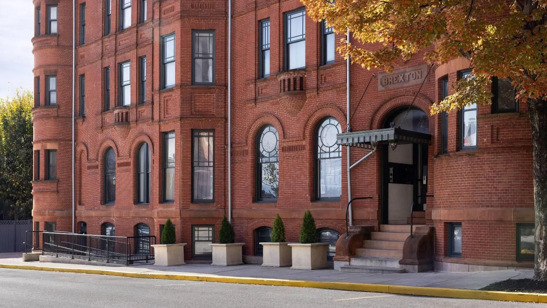 6 Smart Design Hotels Near Druid Hill Park Worth Booking