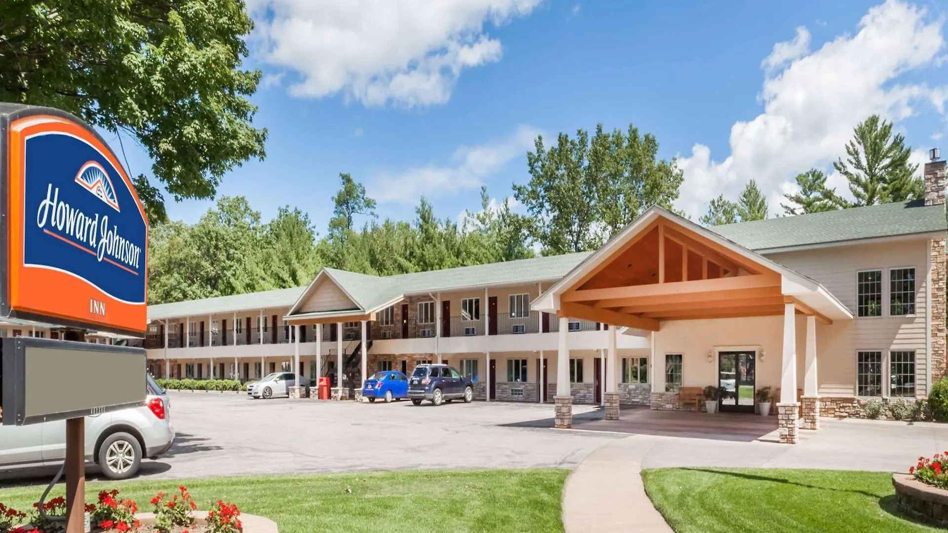 10 Beach Hotels Near Dennos Museum Center Worth Booking