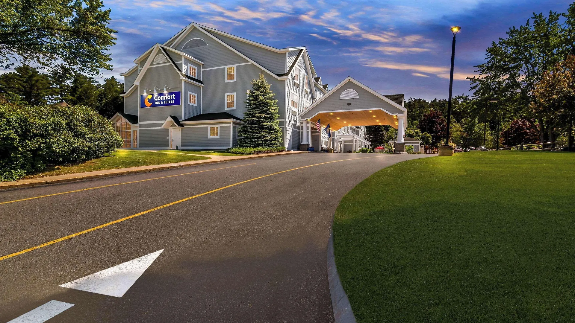 Staying Near Cathedral Ledge: 6 Three-Star Hotels Compared