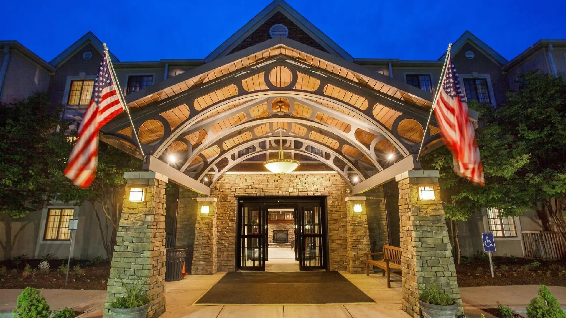 Staying in New York State: 15 Budget Hotels Compared