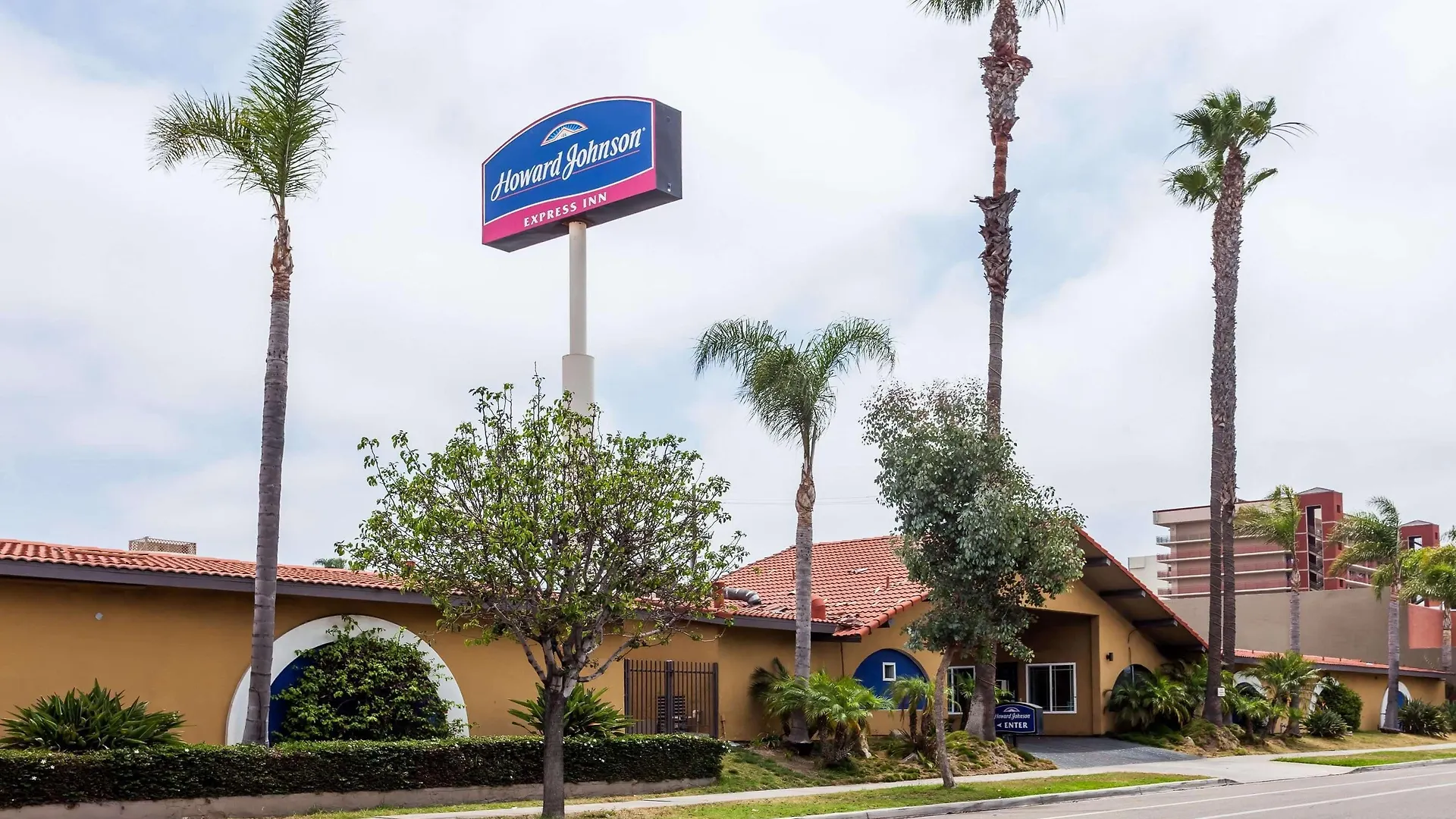 Where to Stay Near Petco Park: 4 Cheap Hotels That Deliver