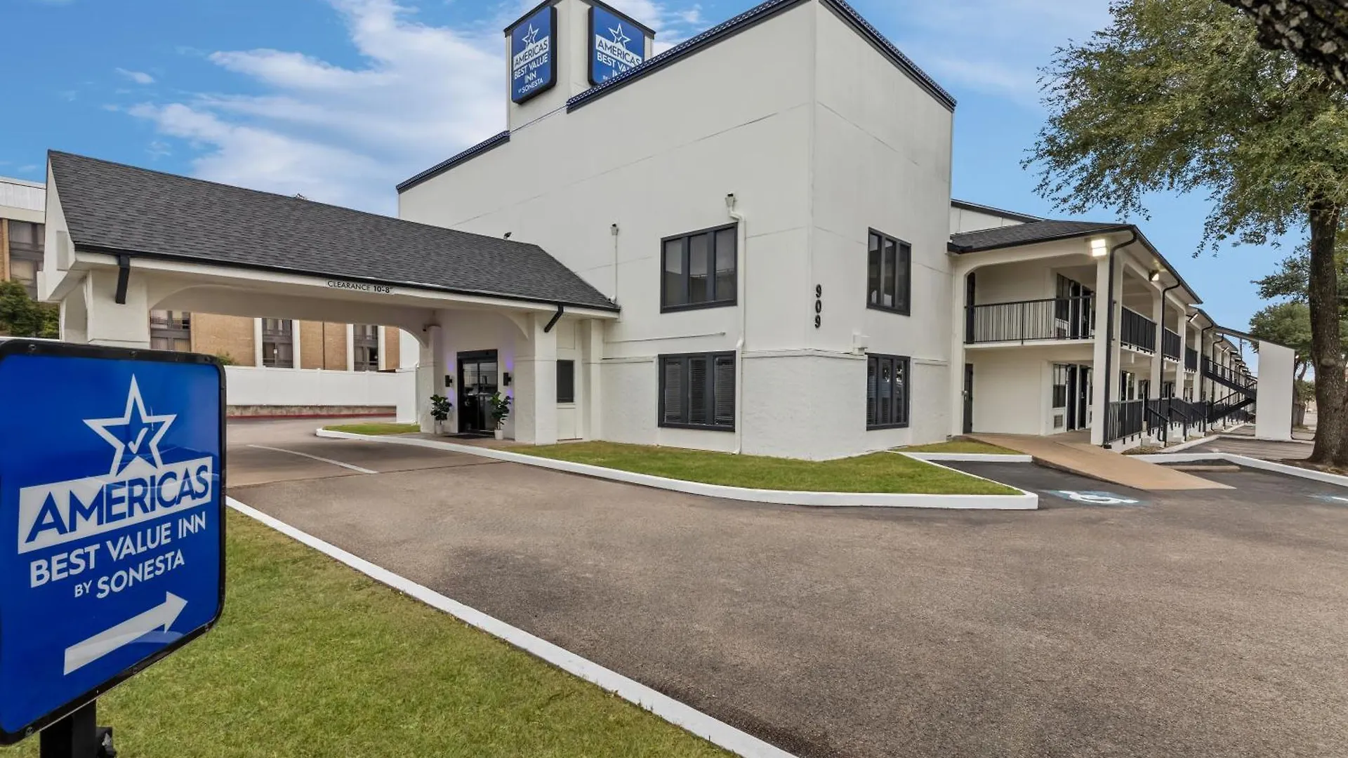 Where to Stay Near Waterloo Park: 5 Best Budget Hotels