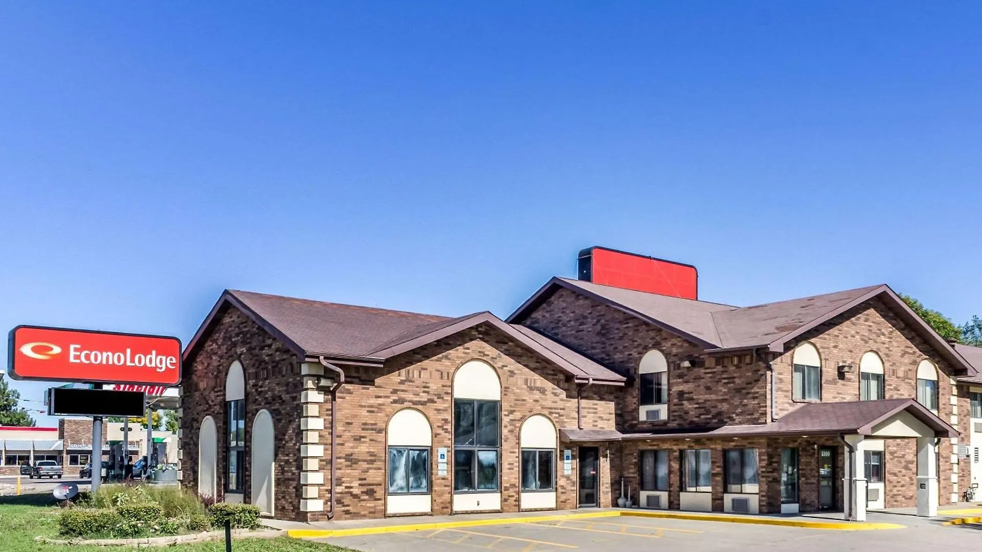 Where to Stay Near McKennan Park: 7 Airport Hotels Ranked