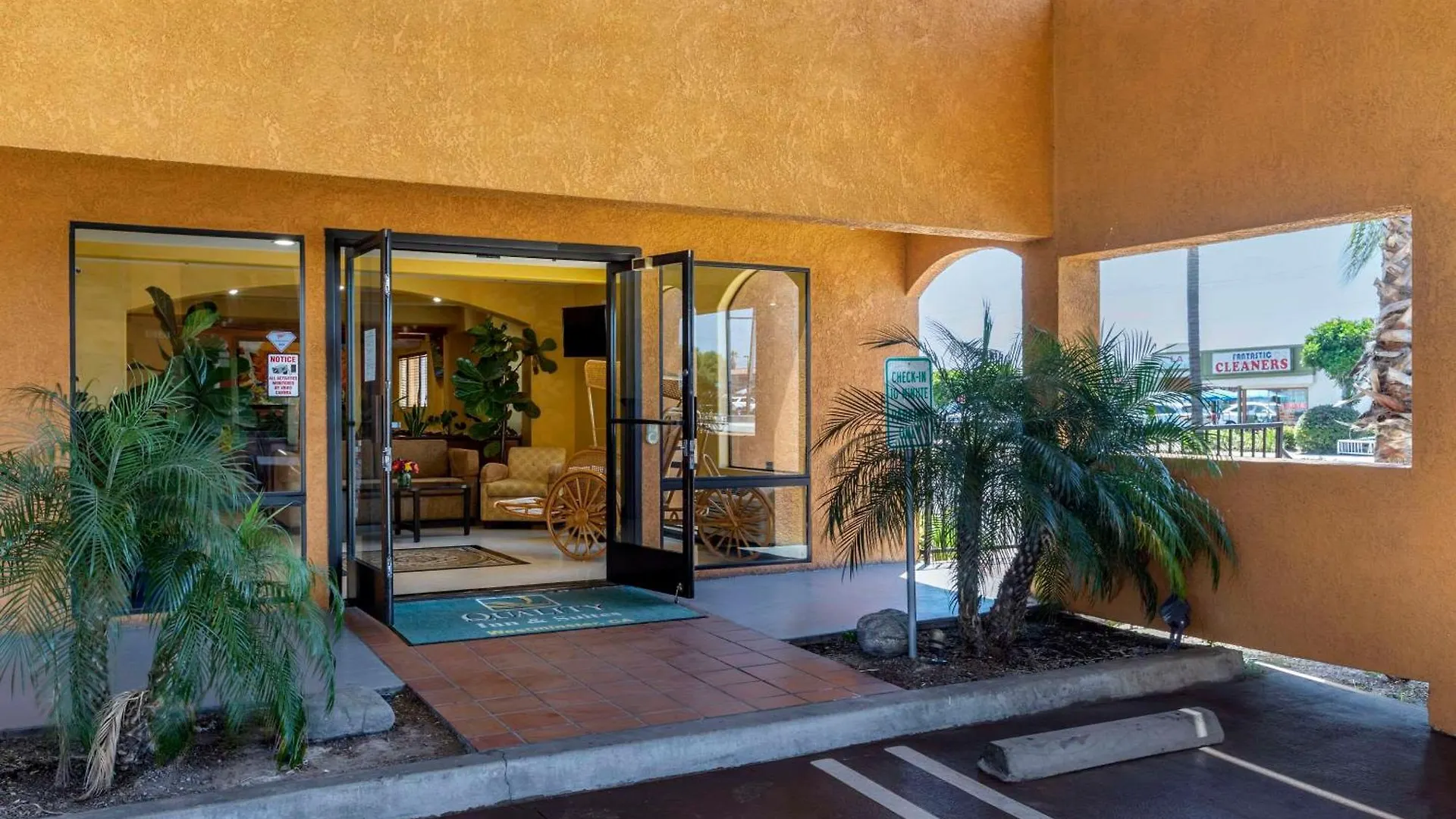 5 Resorts Near The Walter Pyramid for a Relaxed Long Beach Stay
