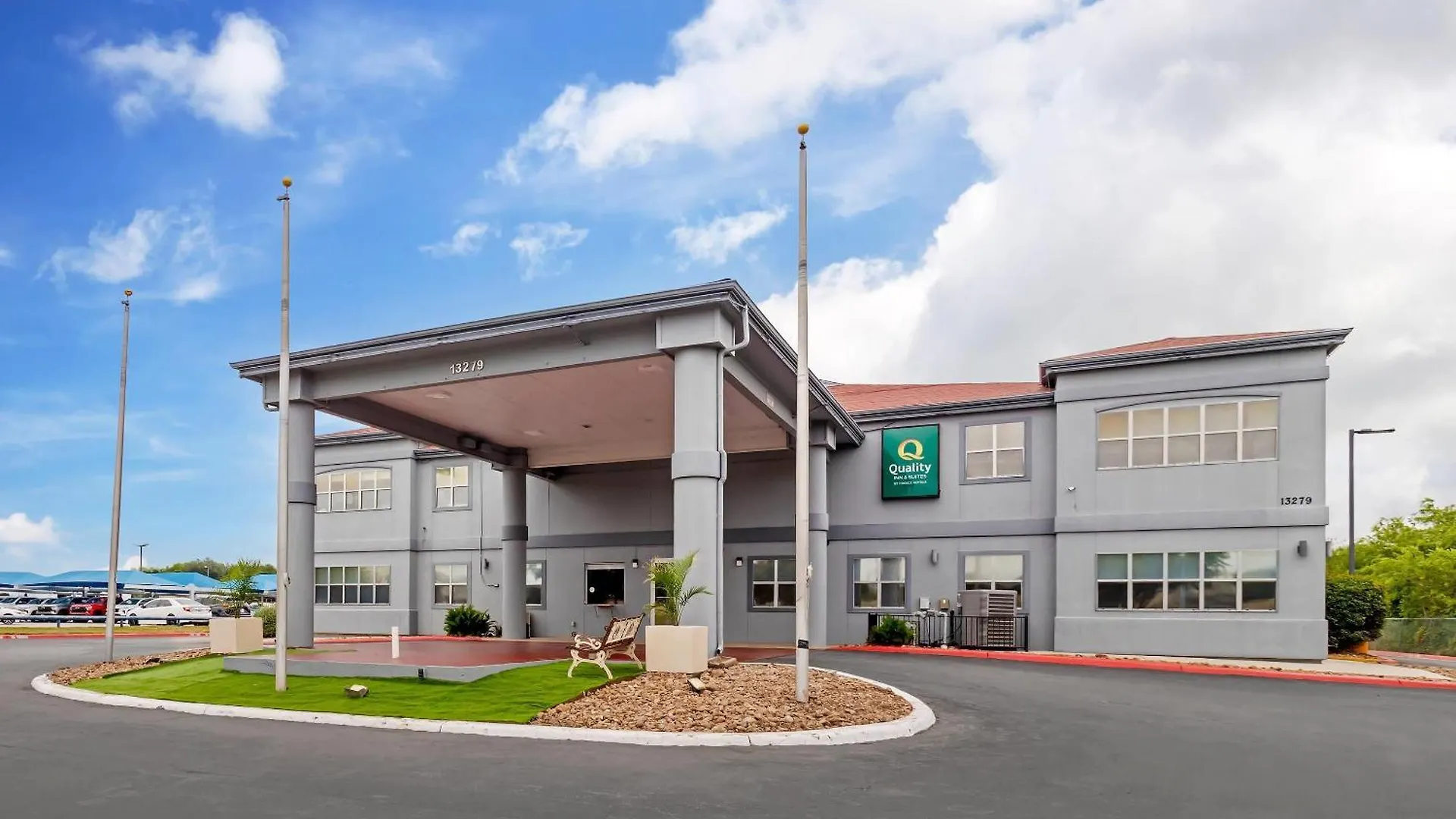 Staying Near Bandera Pointe: 4 Budget Hotels Compared