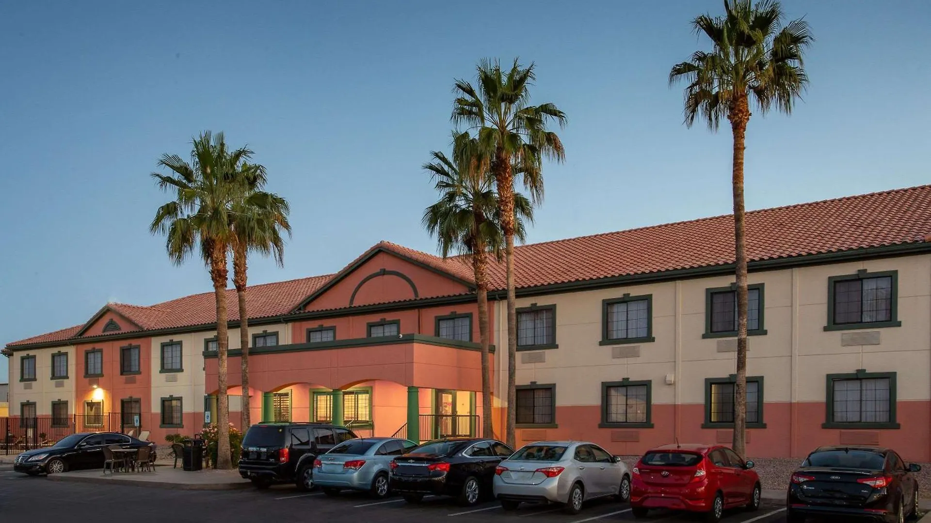 13 Budget Hotels in Phoenix Area That Deliver Real Value