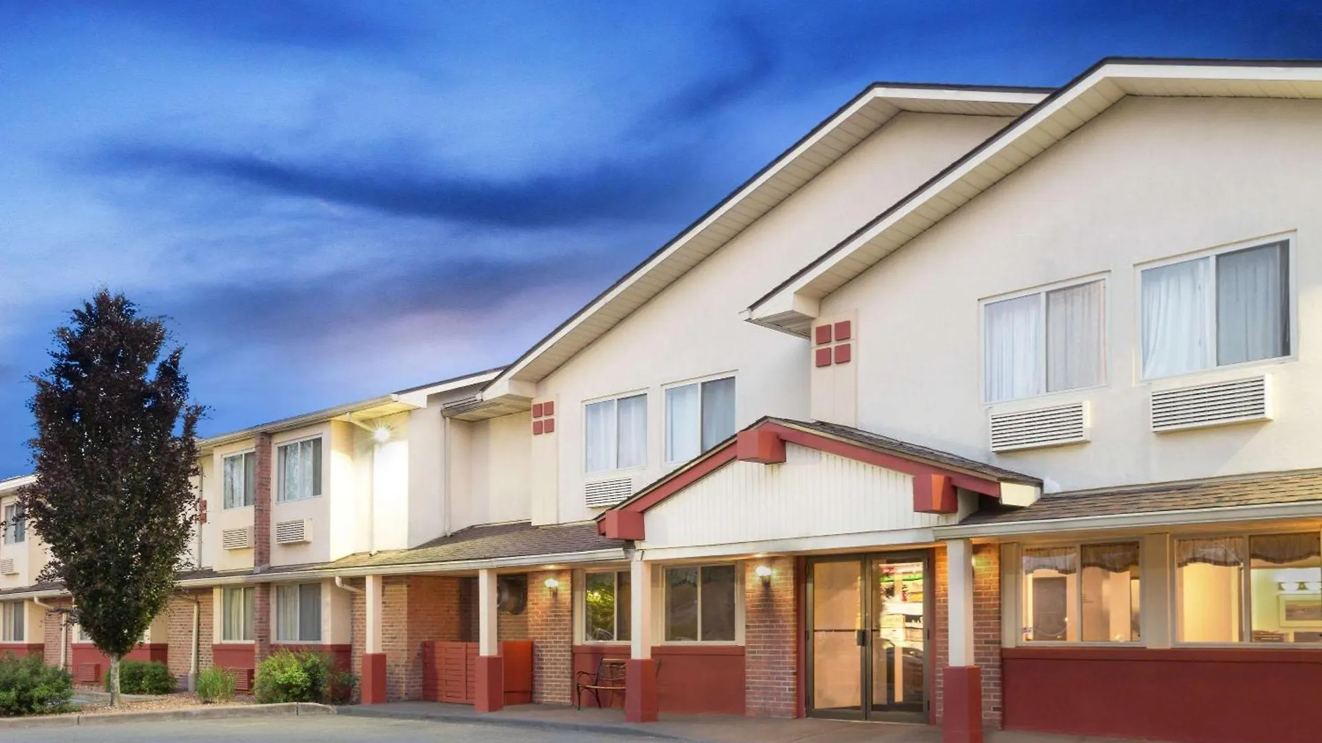 Staying in Hudson Valley: 9 Business Hotels Compared