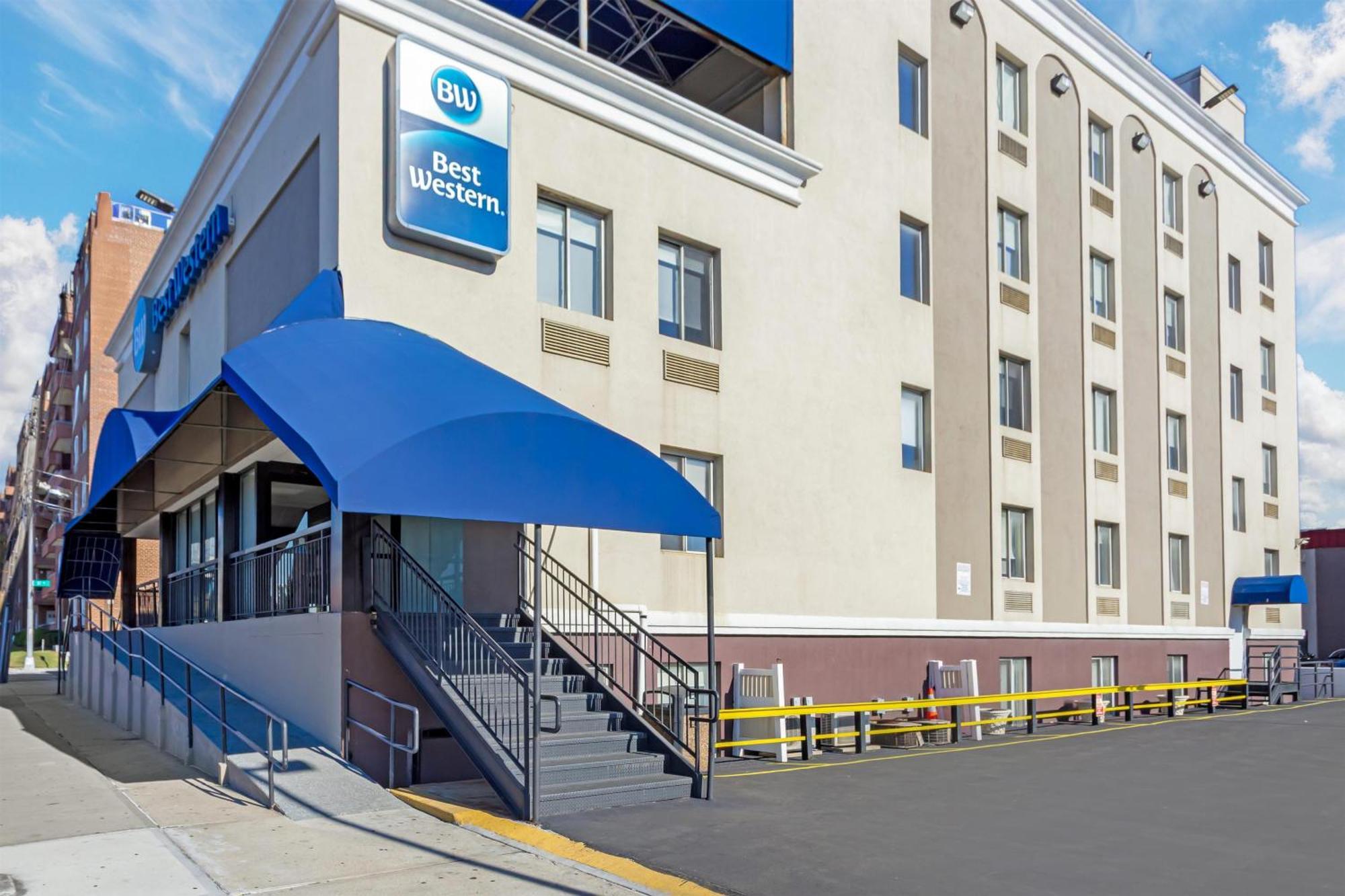 Staying In Queens: 15 Three-Star Hotels Compared
