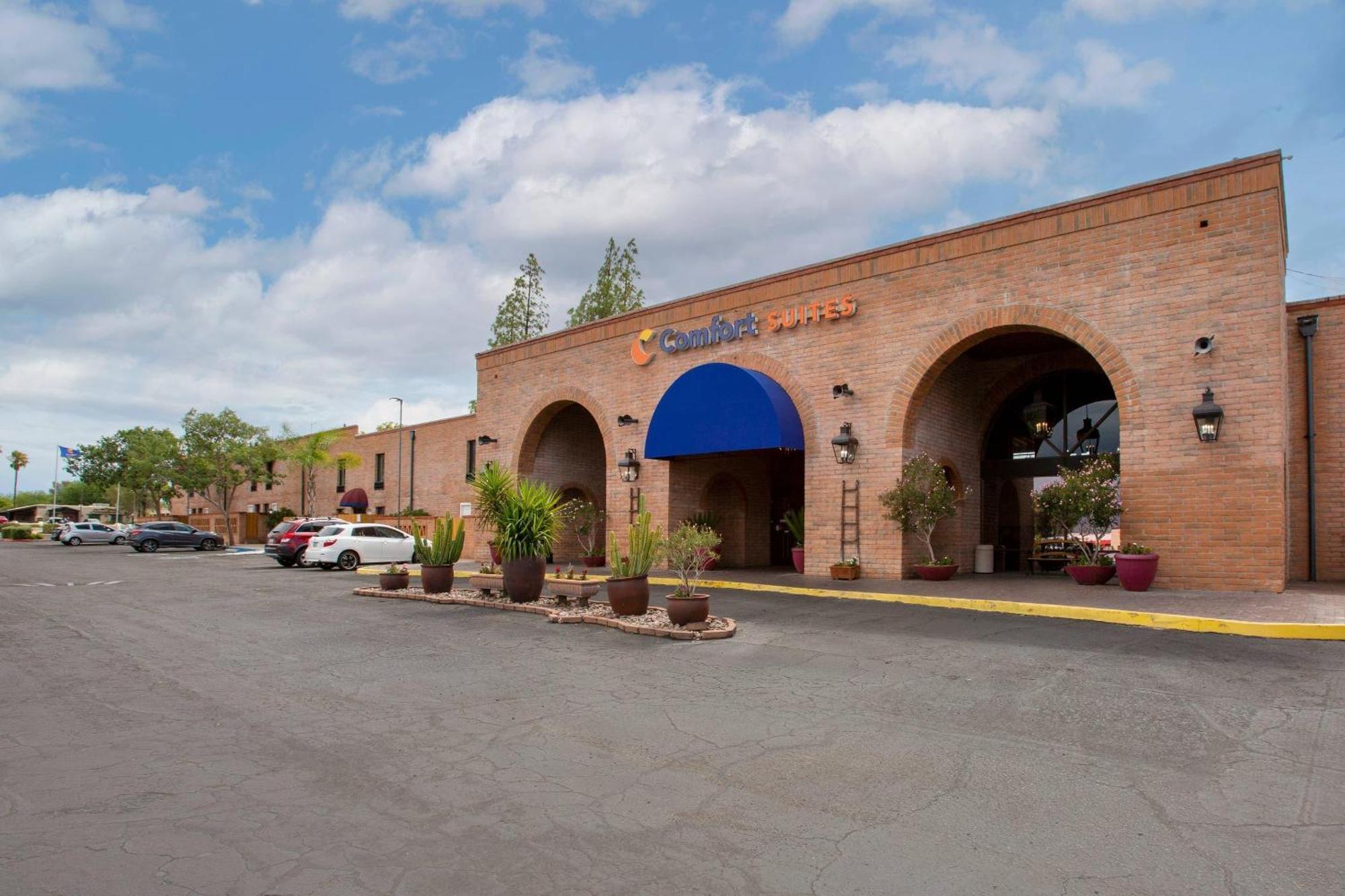 Where to Stay Near Mayfair Plaza: 8 Budget Hotels in Tucson