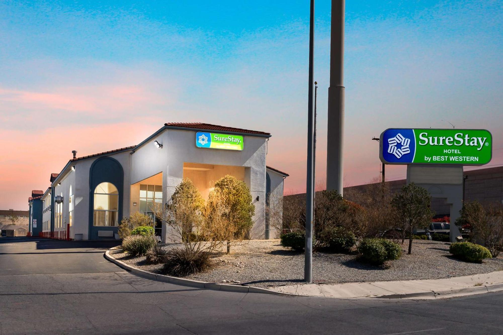 Where to Stay Near Cliff's Amusement Park: 15 Airport Hotels
