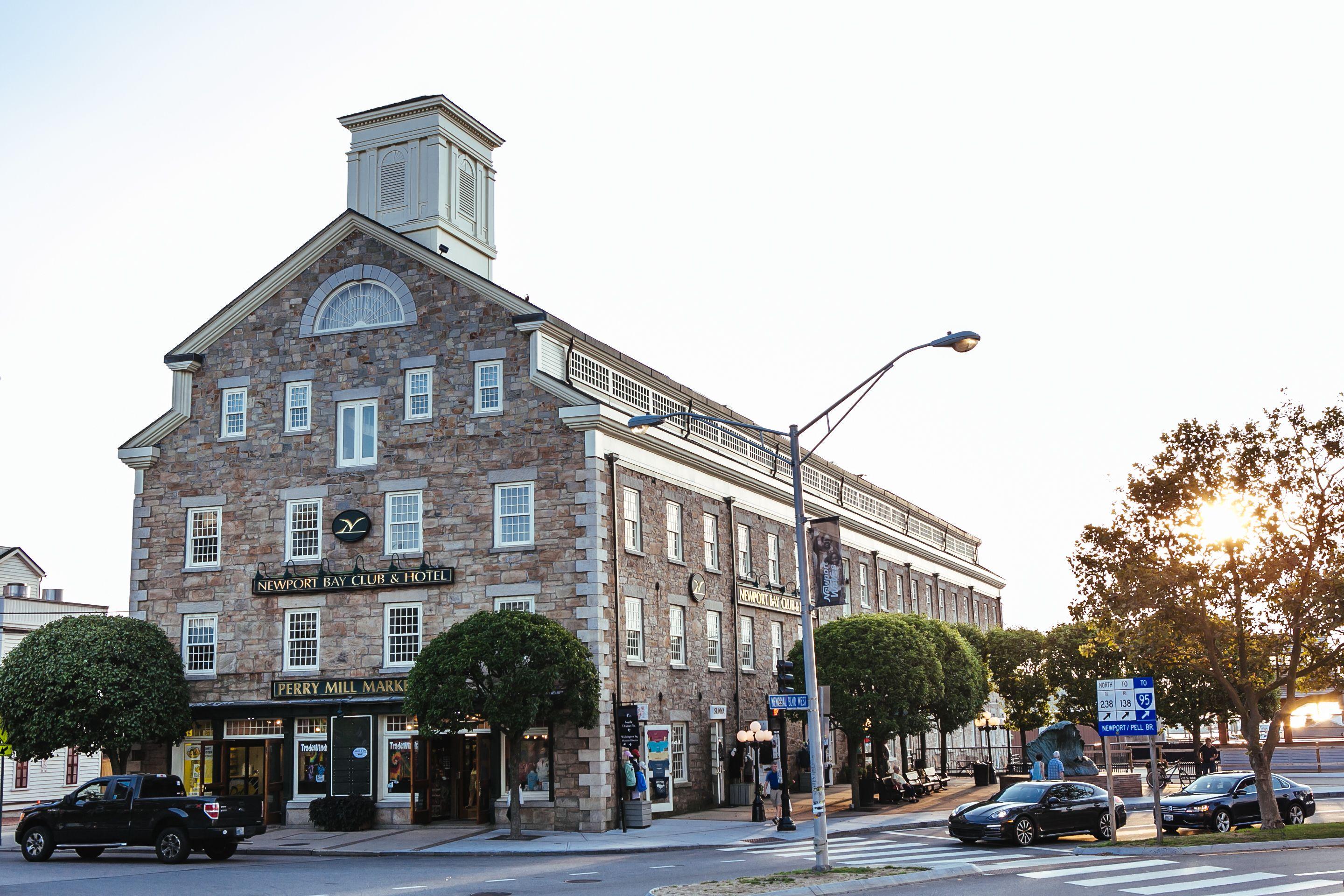 13 Central Newport Hotels Close to the Tennis Hall of Fame