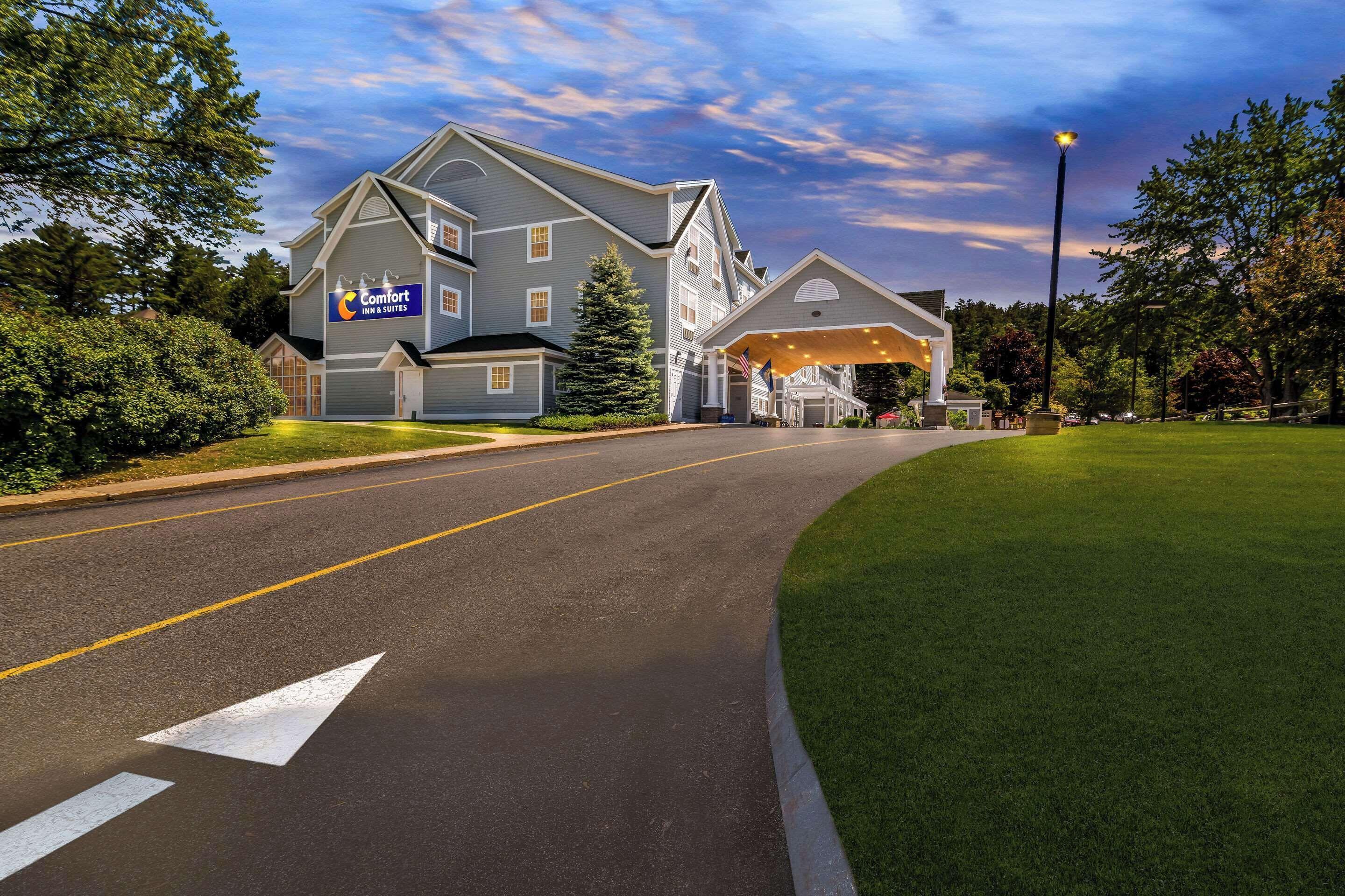 Staying Near Cathedral Ledge: 6 Three-Star Hotels Compared