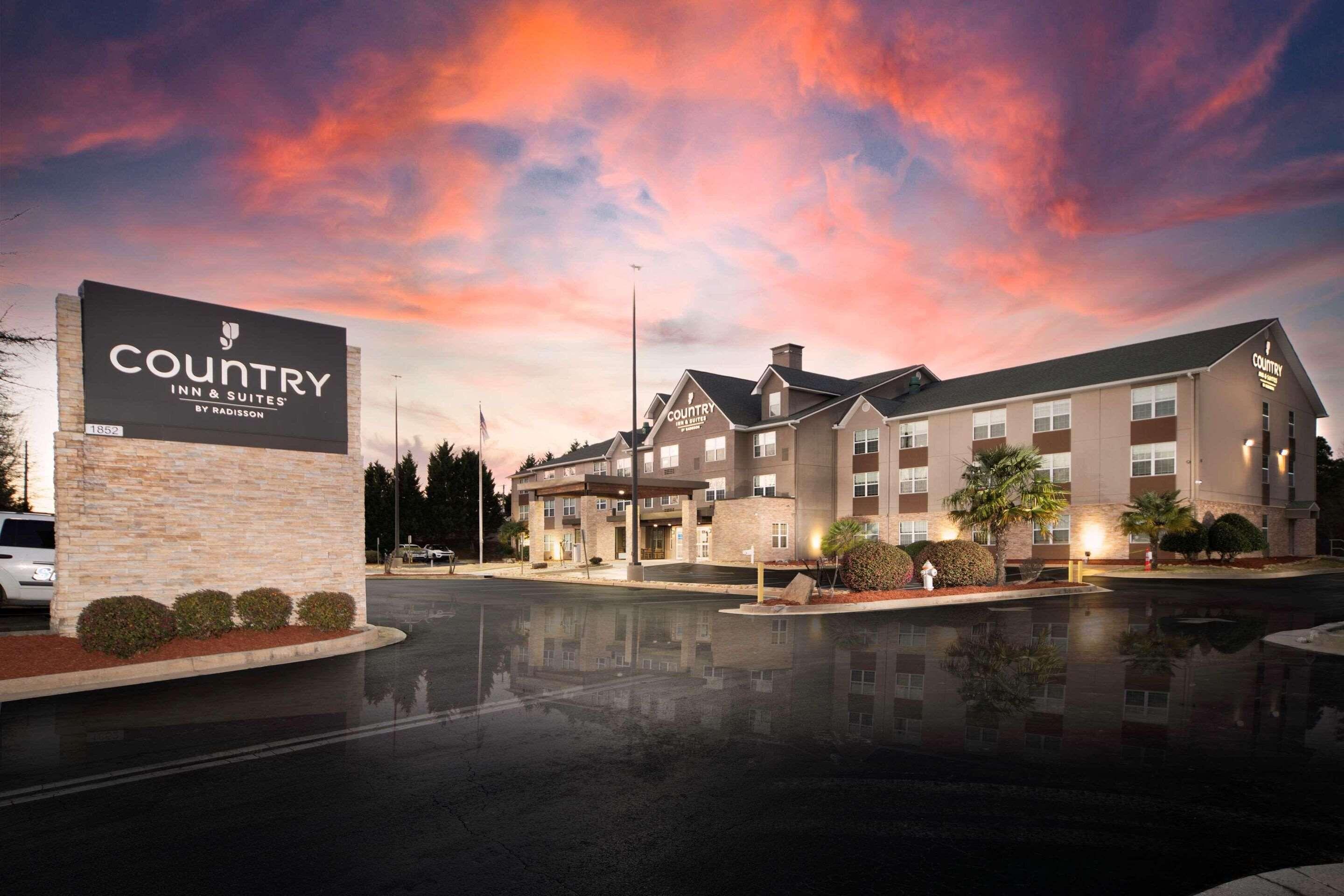 15 Country Inn & Suites by Radisson Hotels in the South Worth Booking