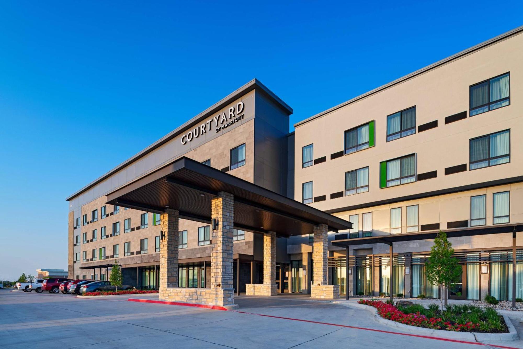 15 Family-Friendly Hotels In Texas That Stand Out