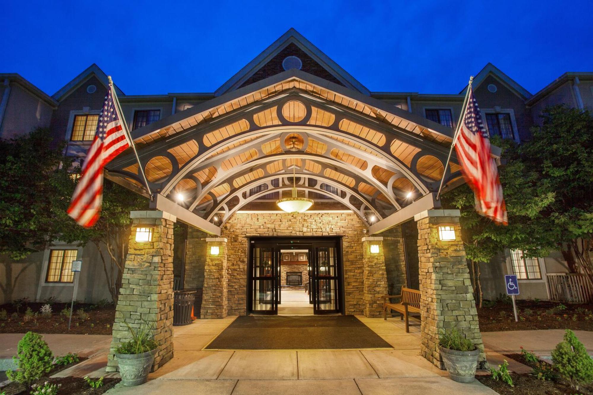 Staying in New York State: 15 Budget Hotels Compared