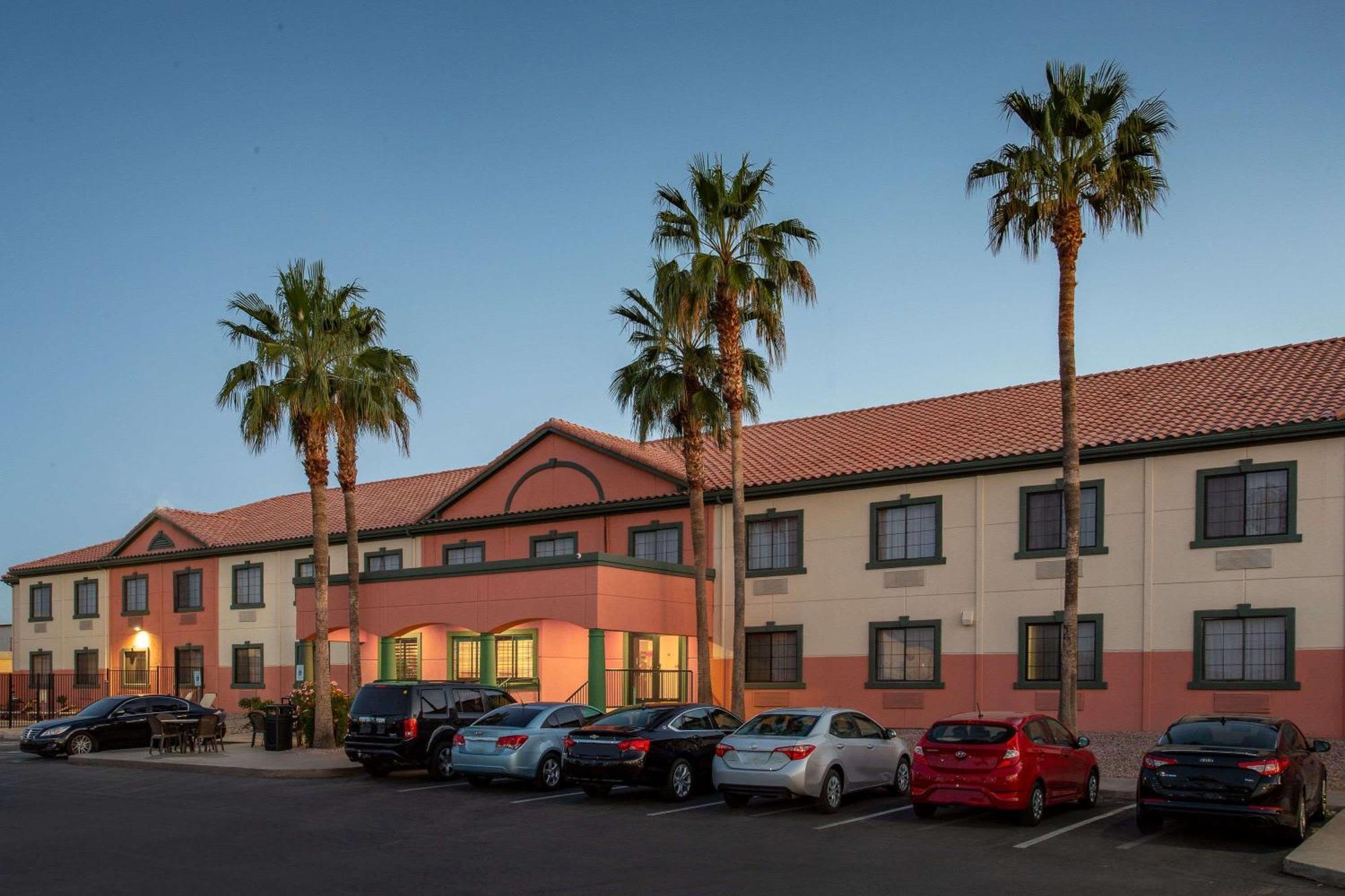 13 Budget Hotels in Phoenix Area That Deliver Real Value