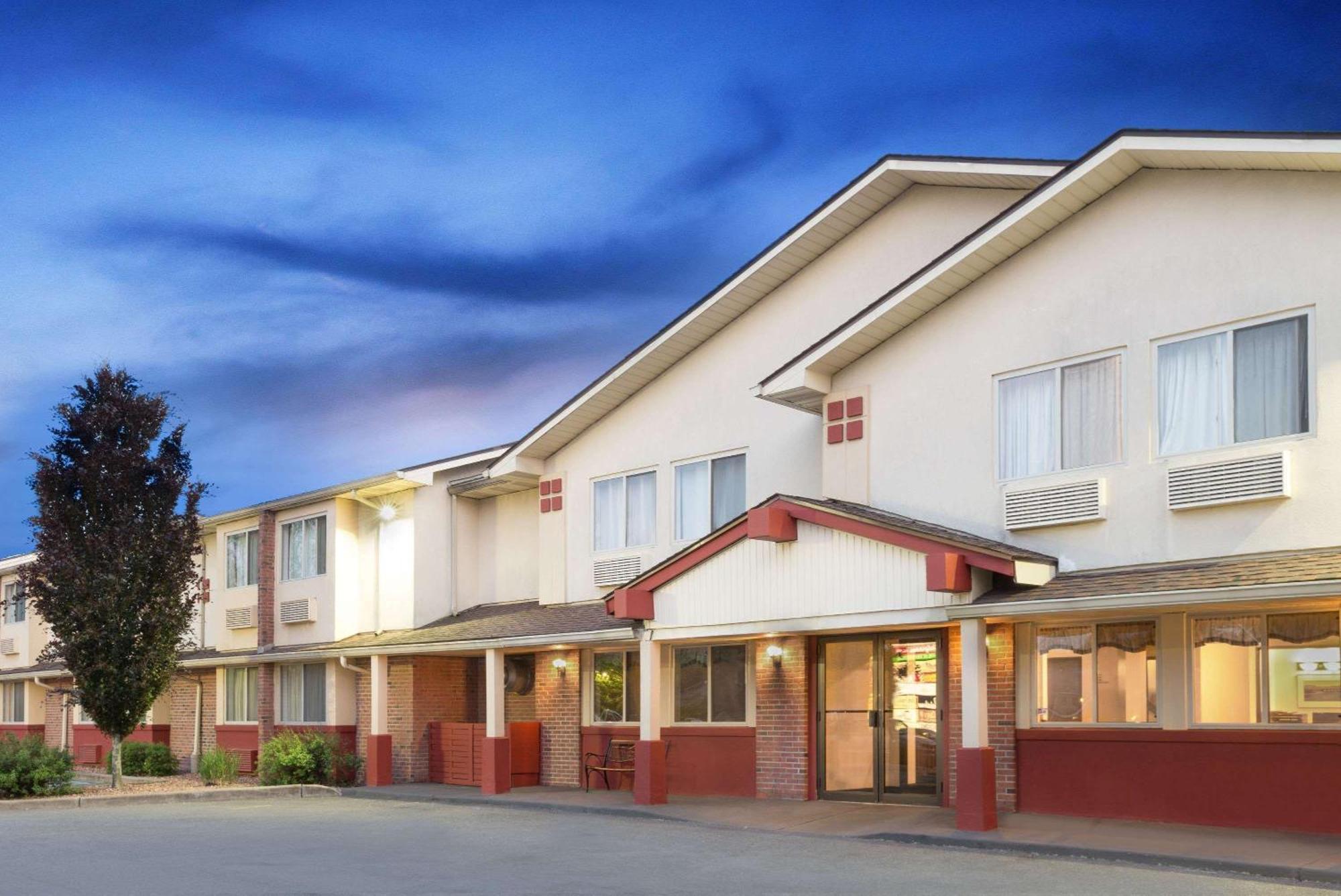 Staying in Hudson Valley: 9 Business Hotels Compared
