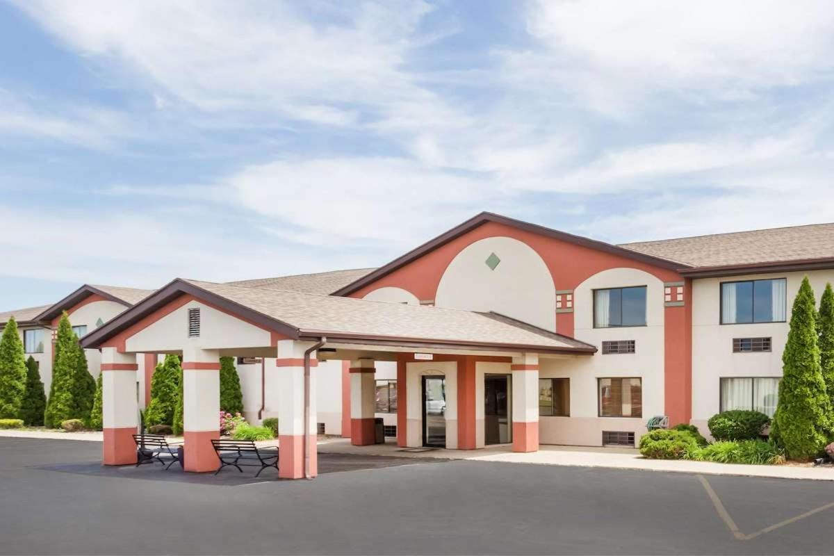 Where to Stay in Indiana: 15 Best 2-Star Hotels